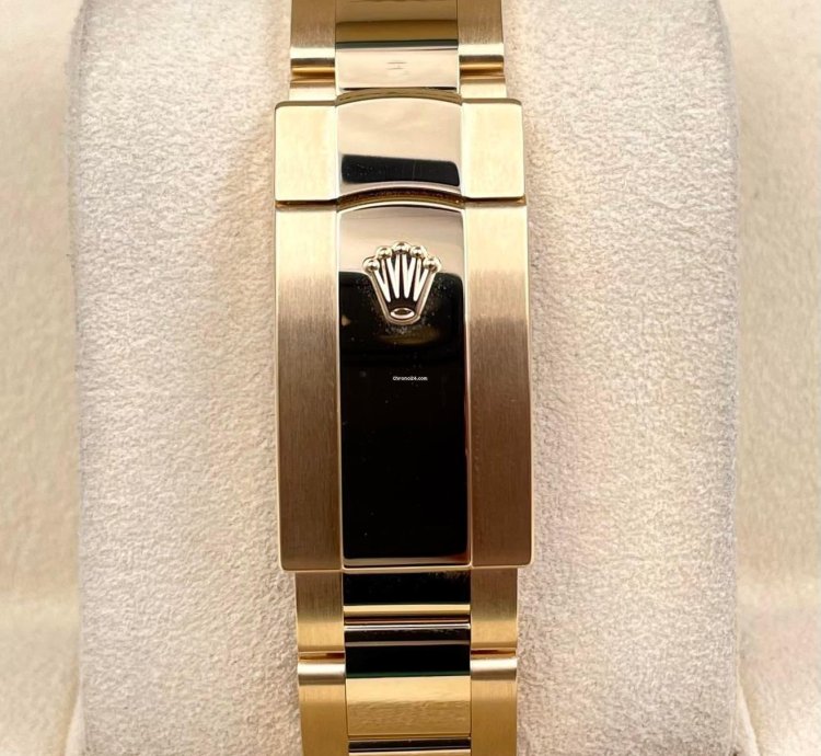 Rolex Sky-dweller 326938 Yellow Gold Champagne Dial Unworn 2023