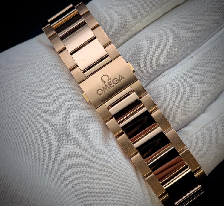 Omega Seamaster Aqua Terra Co-axial Master Chronometer Rose Gold