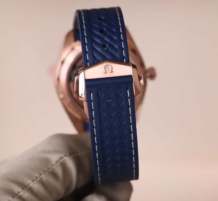 Omega Seamaster Aqua Terra Master 41mm Chronometer Sedna Rose Gold Blue Dial 220 52 41 21 03 001