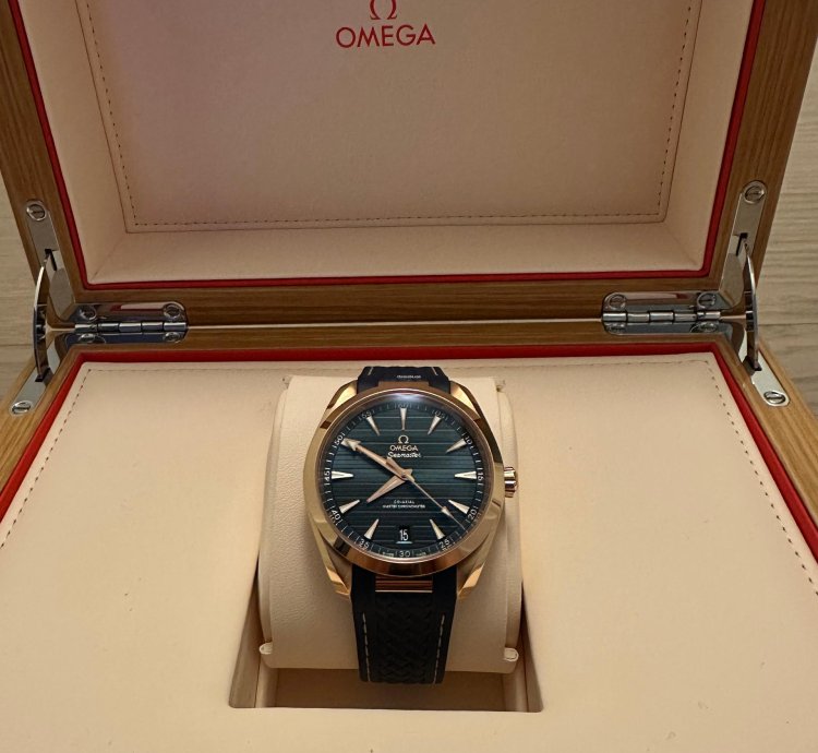 Omega Seamaster Aqua Terra Master Chronometer 2022 Omega Aqua Terra Sedna Gold Full Set Caseback Sticker