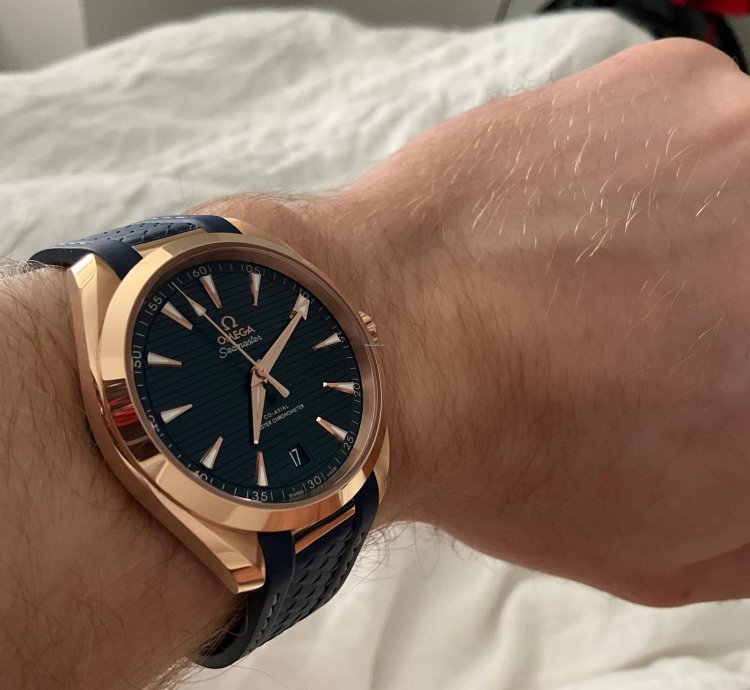 Omega Seamaster Aqua Terra Master Chronometer 2022 Omega Aqua Terra Sedna Gold Full Set Caseback Sticker