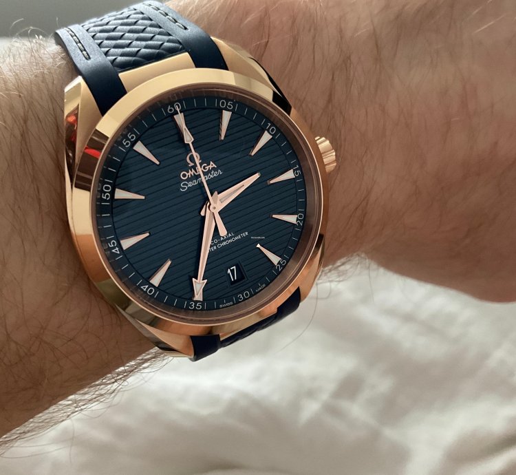 Omega Seamaster Aqua Terra Master Chronometer 2022 Omega Aqua Terra Sedna Gold Full Set Caseback Sticker