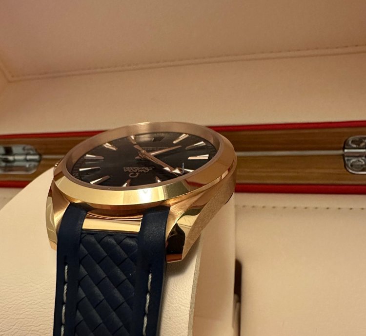 Omega Seamaster Aqua Terra Master Chronometer 2022 Omega Aqua Terra Sedna Gold Full Set Caseback Sticker