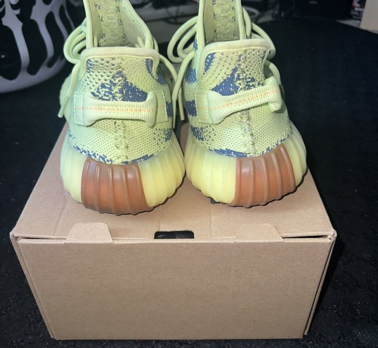 Yeezy Boost 350 V2
