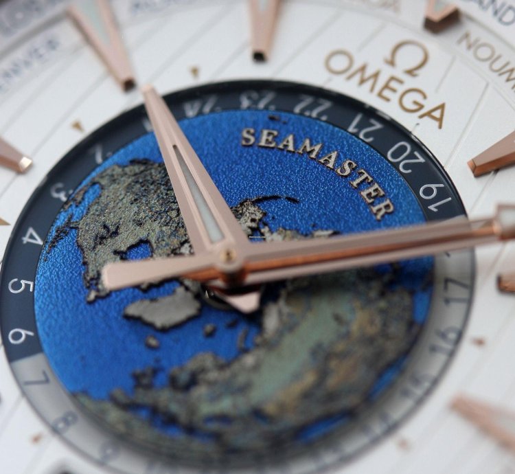Omega Seamaster Aqua Terra Worldtimer 150 43 Mm Sedna Gold Mit Goldband 220 50 43 22 02 001