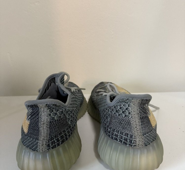 Yeezy Boost 350 V2 Ash Blue