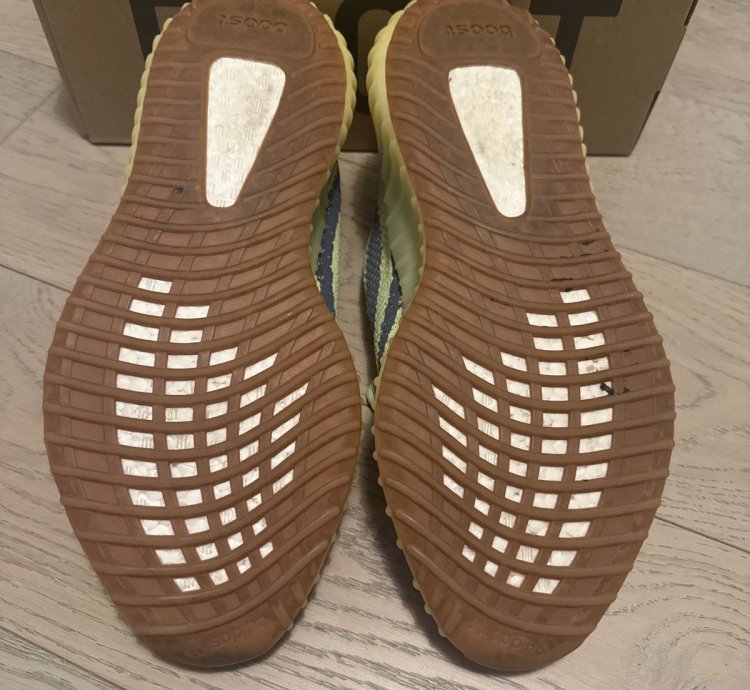 Yeezy Boost 350 V2 B37572 Semi Frozen