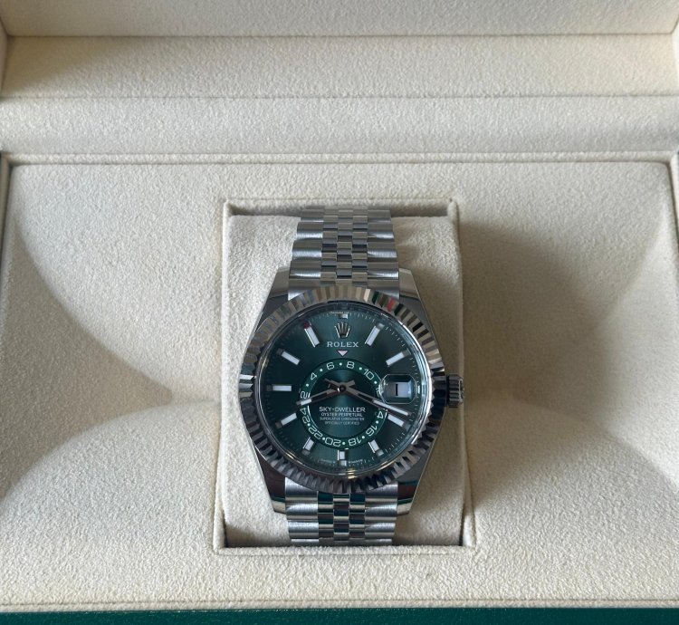 Rolex Sky-dweller 336934 Green Dial Jubilee 2024 Unworn Full Set