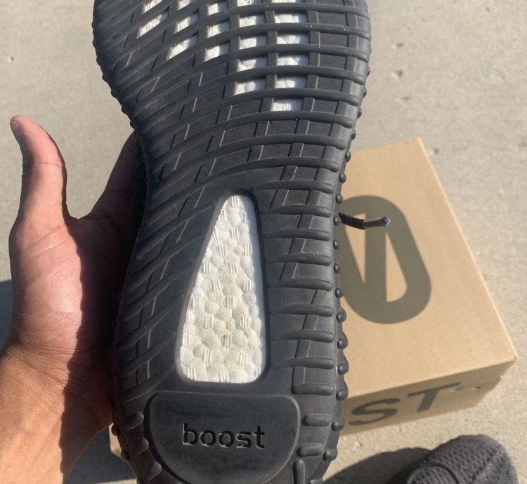 Yeezy Boost 350 V2 Black Non-reflective 2019