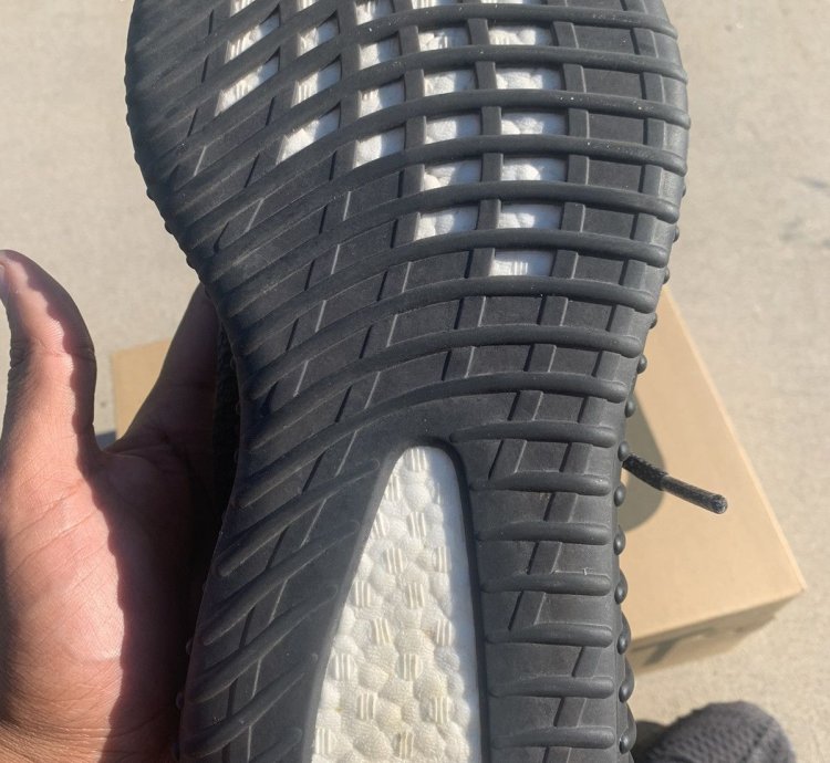 Yeezy Boost 350 V2 Black Non-reflective 2019