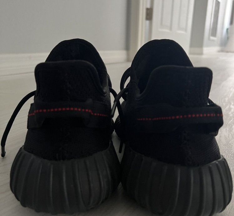 Yeezy Boost 350 V2 Bred