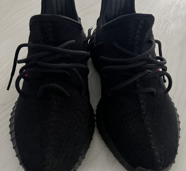 Yeezy Boost 350 V2 Bred