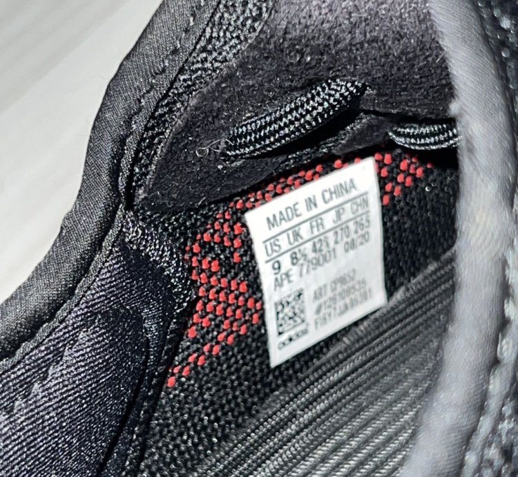 Yeezy Boost 350 V2 Bred