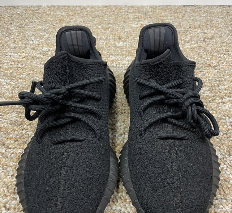 Yeezy Boost 350 V2 Bred 2017