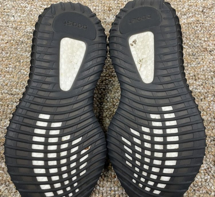 Yeezy Boost 350 V2 Bred 2017