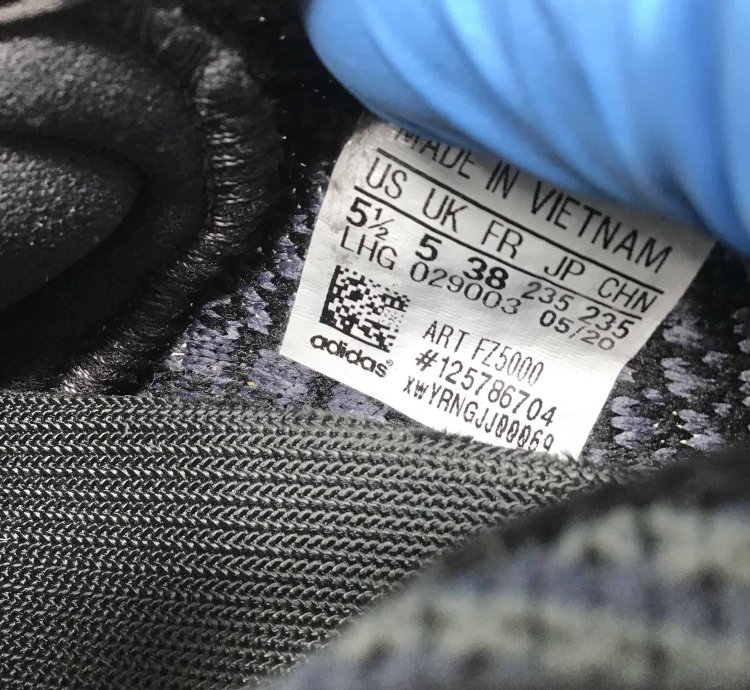 Yeezy Boost 350 V2 Carbon