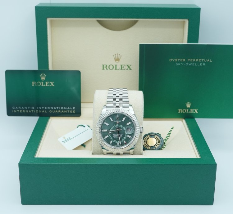 Rolex Sky-dweller 336934 Sky-dweller 42mm Fluted Bezel Green Dial Jubilee Bracelet Complete Set 2024