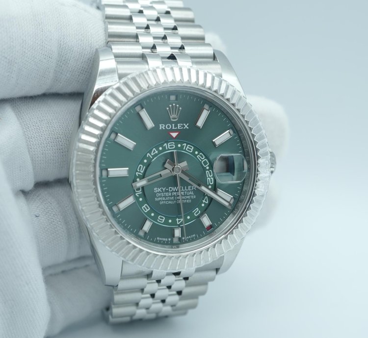Rolex Sky-dweller 336934 Sky-dweller 42mm Fluted Bezel Green Dial Jubilee Bracelet Complete Set 2024