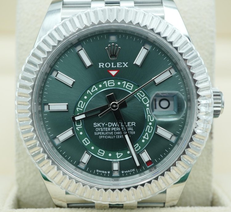 Rolex Sky-dweller 336934 Sky-dweller 42mm Fluted Bezel Green Dial Jubilee Bracelet Complete Set 2024