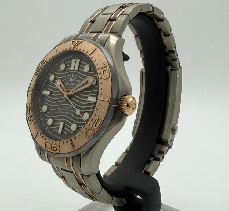 Omega Seamaster Diver 300 210 60 42 20 99 001