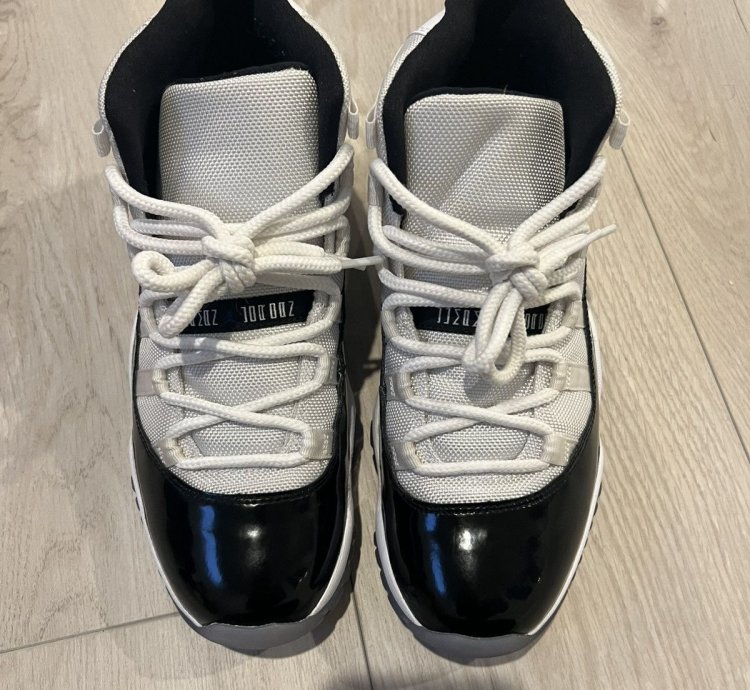 2011 Air Jordan 11 Retro Concord Size 9