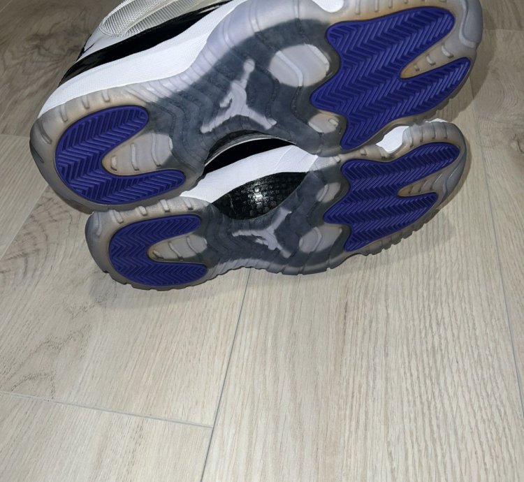 2011 Air Jordan 11 Retro Concord Size 9