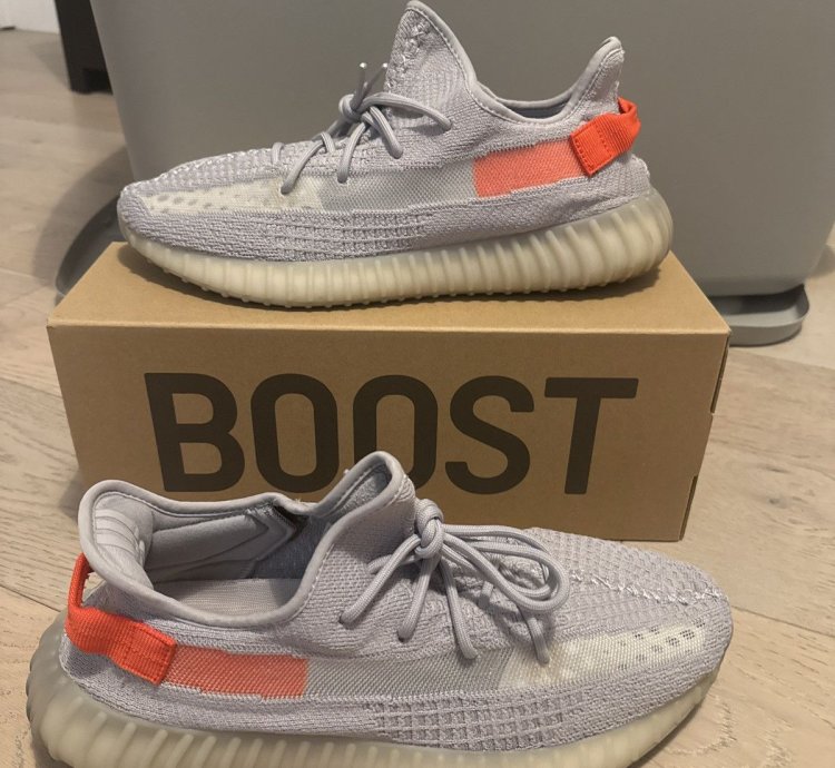 Yeezy Boost 350 V2 Fx9017 Tail Light