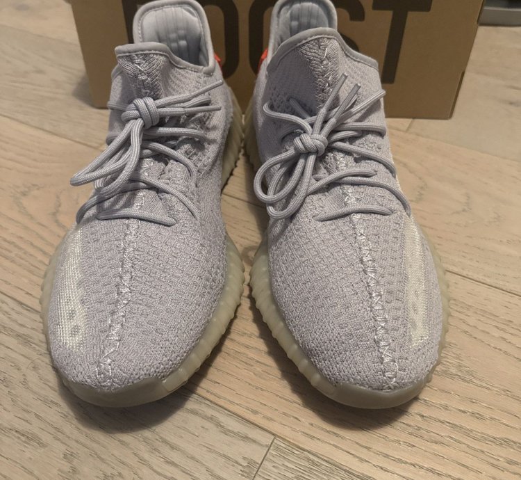 Yeezy Boost 350 V2 Fx9017 Tail Light