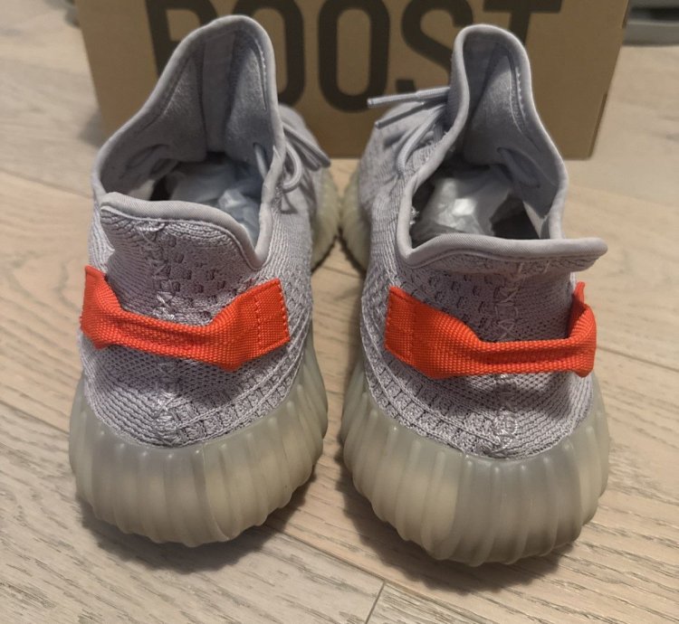 Yeezy Boost 350 V2 Fx9017 Tail Light
