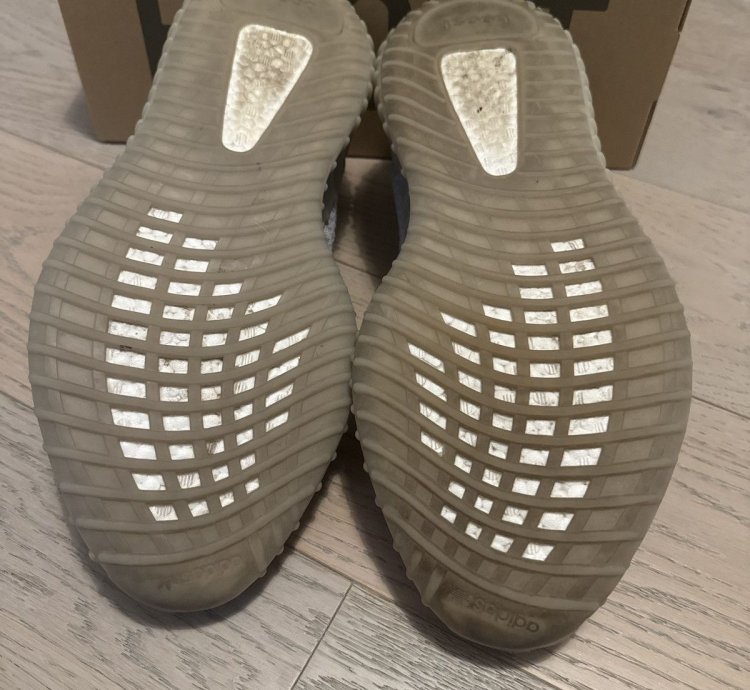 Yeezy Boost 350 V2 Fx9017 Tail Light