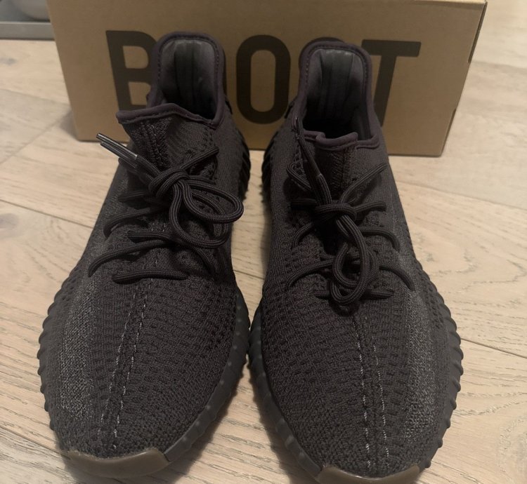 Yeezy Boost 350 V2 Fy4176 Cinder Reflective