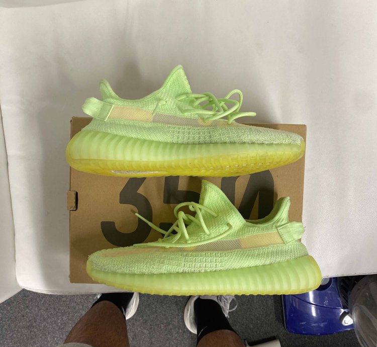 Yeezy Boost 350 V2 Gid Glow