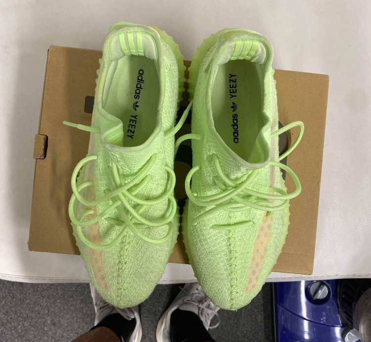 Yeezy Boost 350 V2 Gid Glow