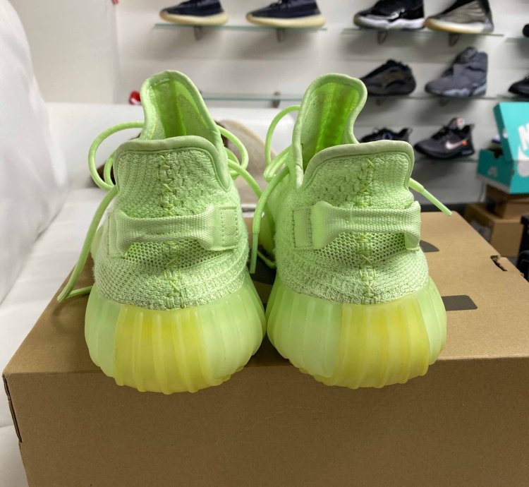 Yeezy Boost 350 V2 Gid Glow