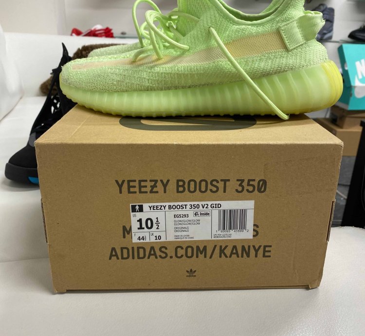 Yeezy Boost 350 V2 Gid Glow