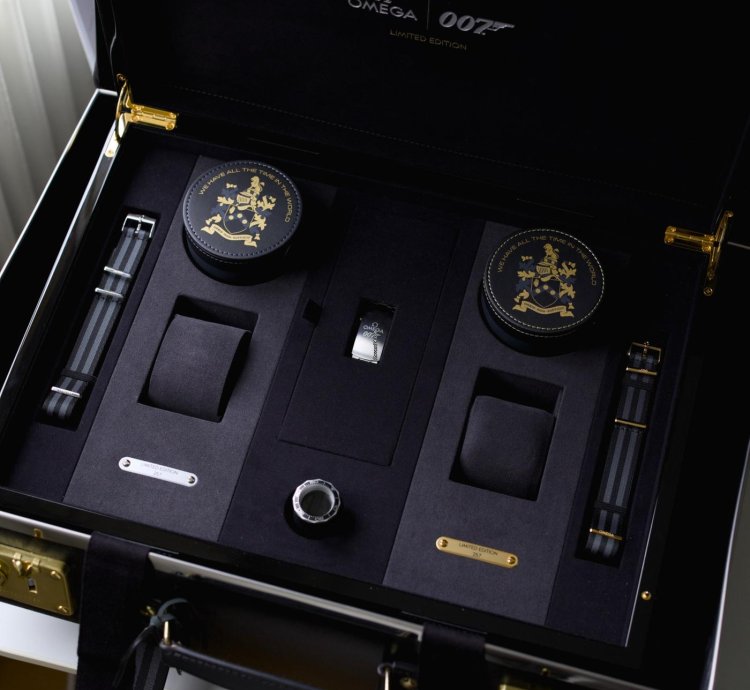 Omega Seamaster Diver 300 James Bond Limited Set Full Set - Like New 2021