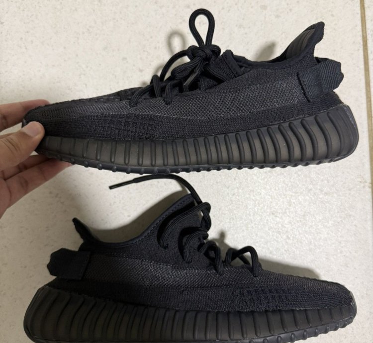 Yeezy Boost 350 V2 Onyx