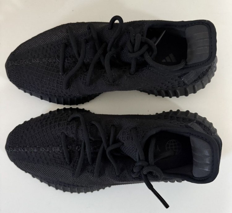 Yeezy Boost 350 V2 Onyx