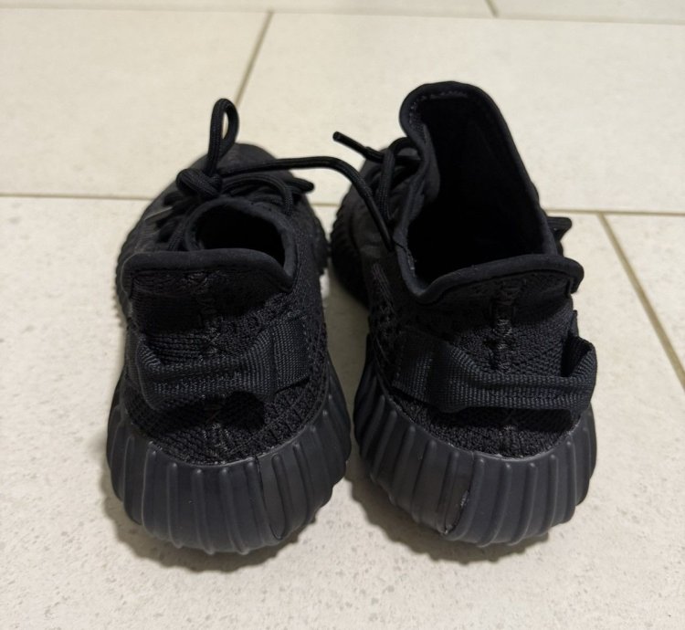 Yeezy Boost 350 V2 Onyx