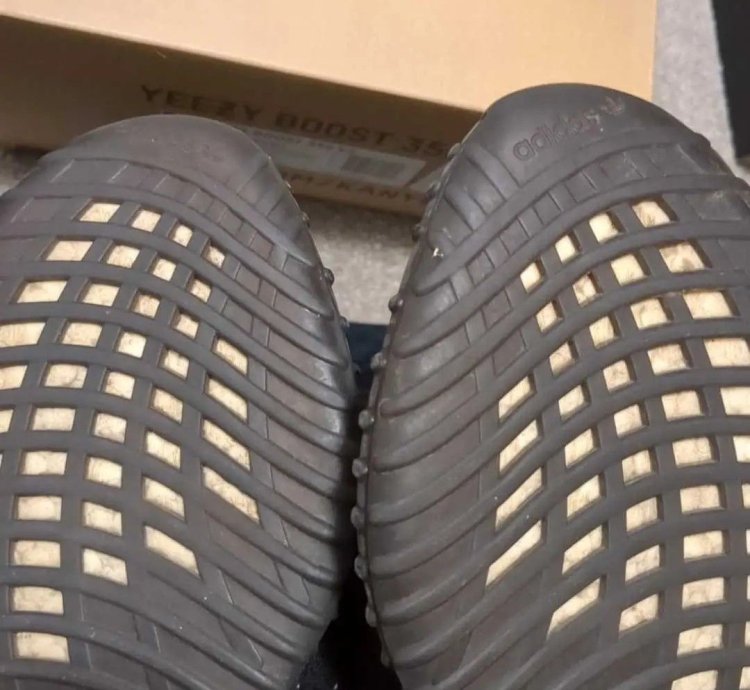 Yeezy Boost 350 V2 Oreo Size 10 Us Men Used Good Box Adidas