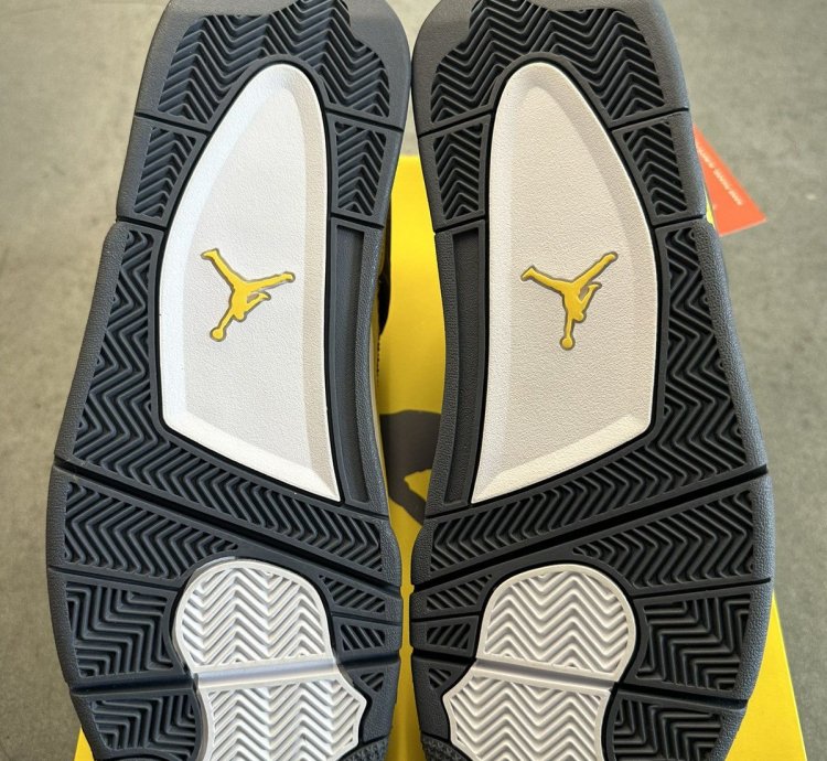 2021 Nike Air Jordan 4 Retro Lightning