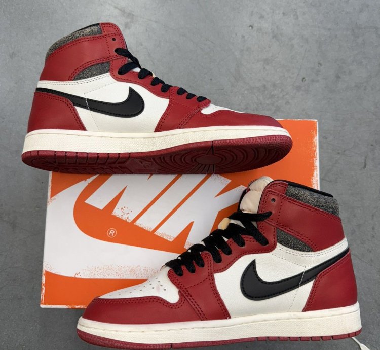 2022 Jordan 1 Retro High Og Chicago Lost Found