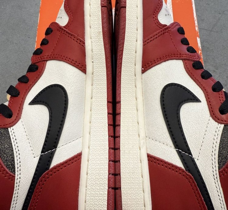 2022 Jordan 1 Retro High Og Chicago Lost Found