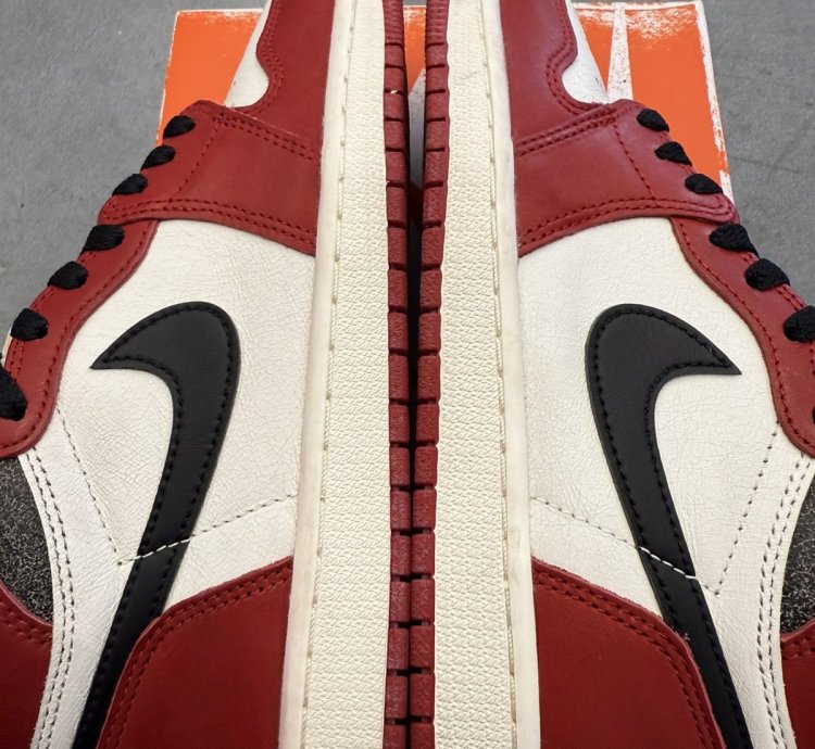 2022 Jordan 1 Retro High Og Chicago Lost Found