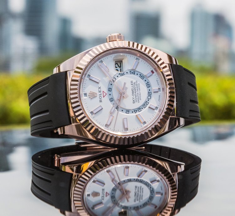 Rolex Sky-dweller 42m Everose Gold White Dial
