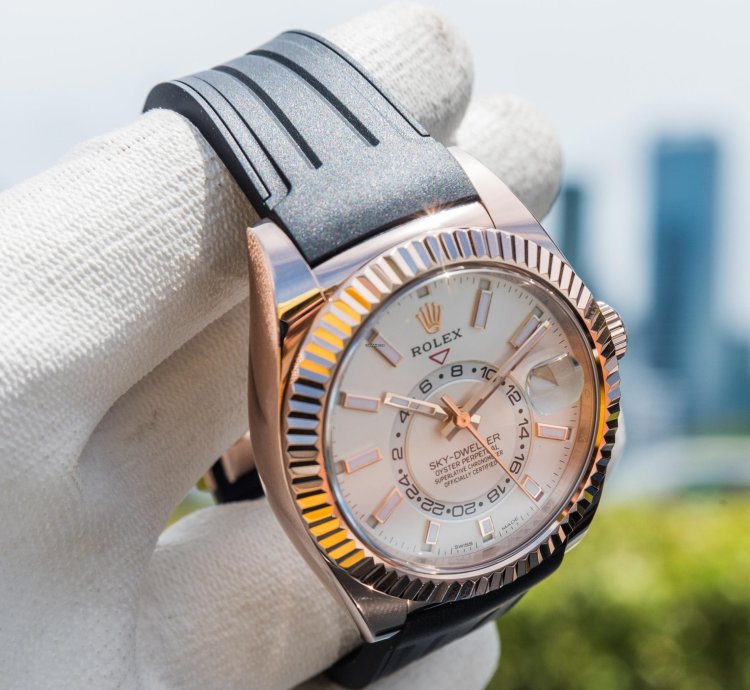 Rolex Sky-dweller 42m Everose Gold White Dial