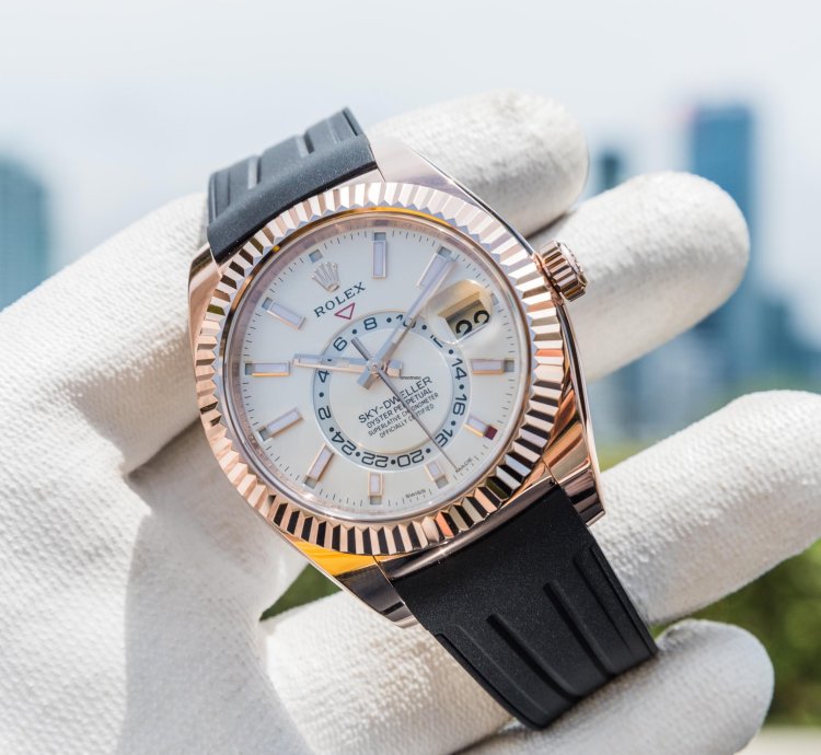 Rolex Sky-dweller 42m Everose Gold White Dial