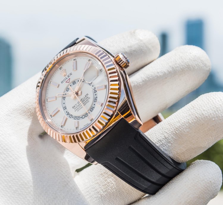 Rolex Sky-dweller 42m Everose Gold White Dial
