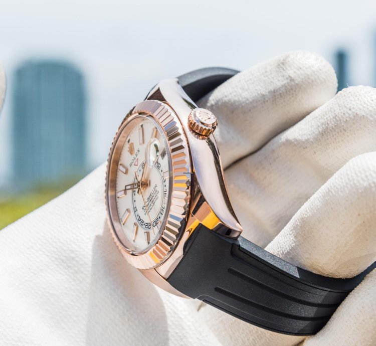 Rolex Sky-dweller 42m Everose Gold White Dial