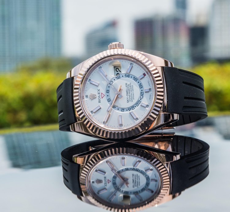 Rolex Sky-dweller 42m Everose Gold White Dial